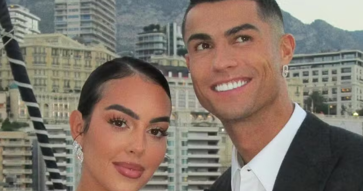 Após 9 anos juntos, Cristiano Ronaldo faz pedido de casamento a Georgina e surpreende fãs Foto:...