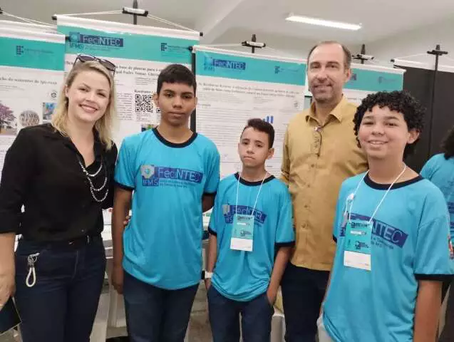 Estudantes criam xampu natural contra piolhos e ganham prêmios em feiras de ciências