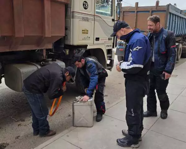 Motoqueiros de MS enfrentam crise de combustível na Bolívia