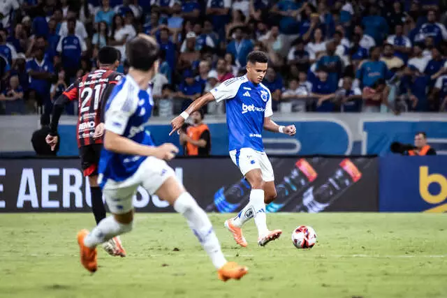 Pouso Alegre vence Cruzeiro e estraga estreia de Tite no Mineiro