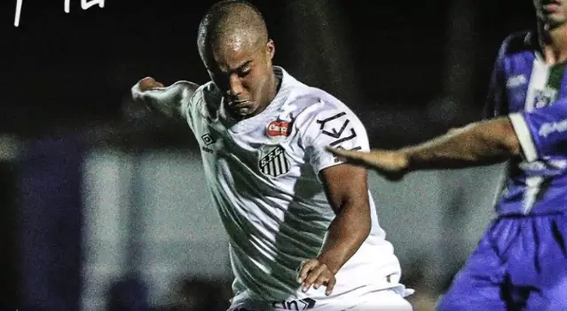 Santos vence e garante vaga antecipada na Copinha com show de Mateus Xavier