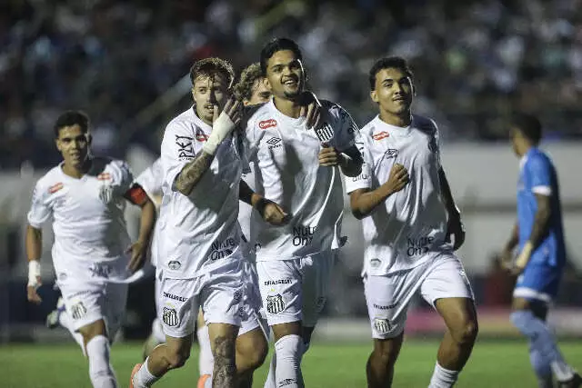 Vasco, Santos e Corinthians entram em campo nessa segunda, 12