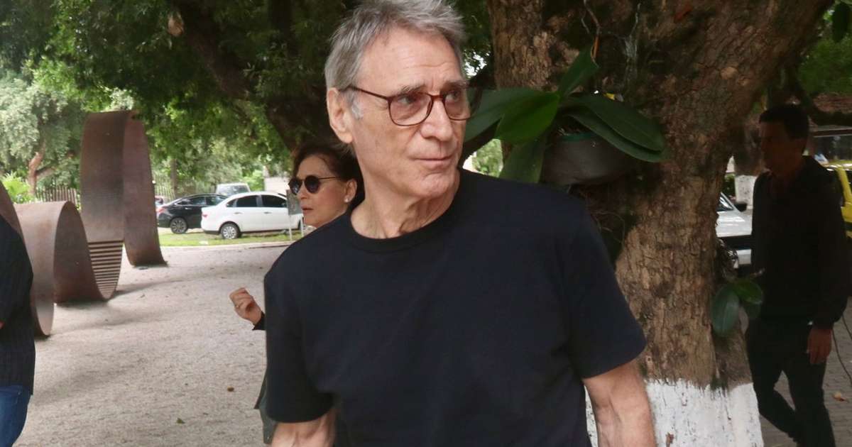 Herson Capri se despede do diretor de novelas da Globo Dennis Carvalho em velório, 12 dias após...